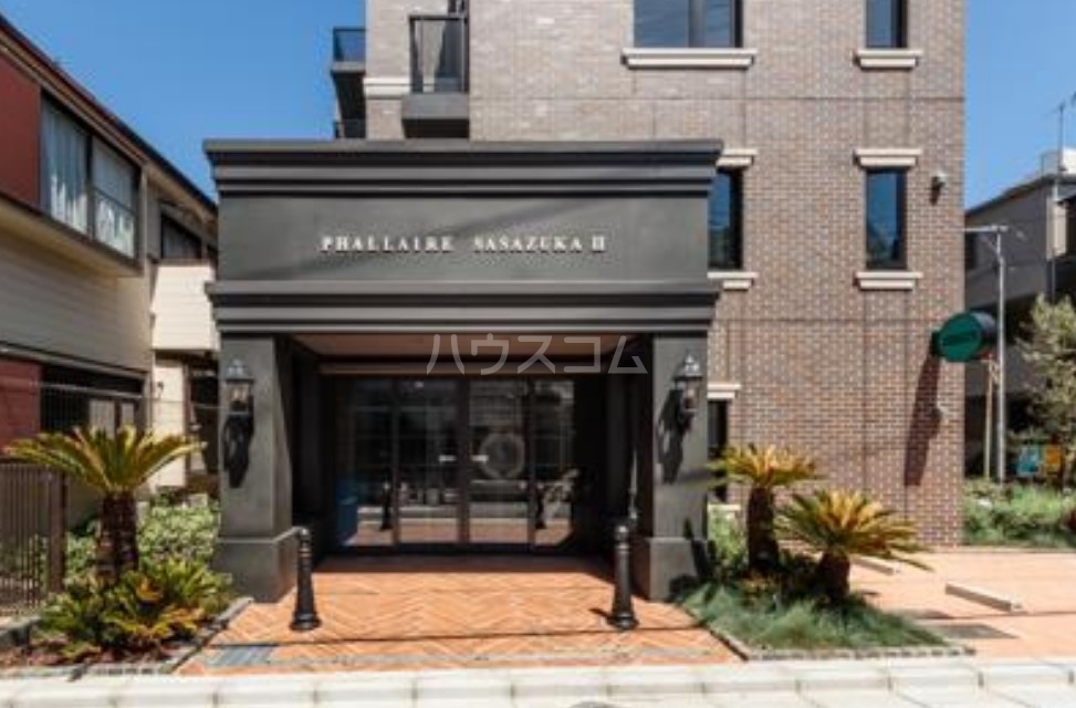 20/21 エントランス