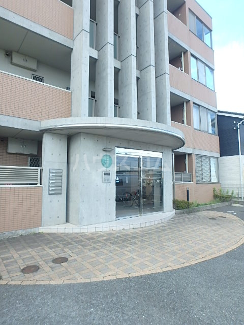 18/26 エントランス