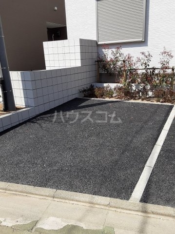 27/30 駐車場