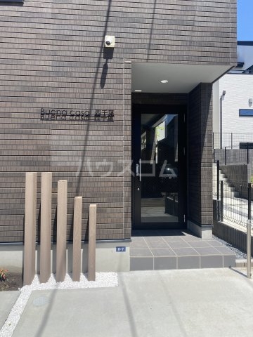 27/30 エントランス