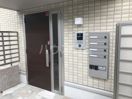 19/27 エントランス