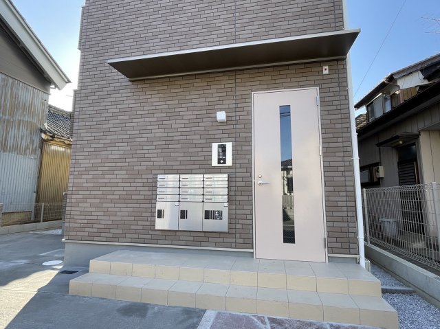 23/25 エントランス