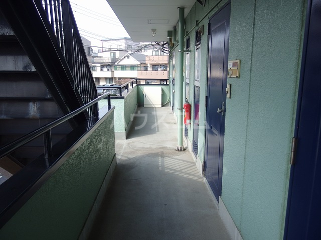 21/30 エントランス