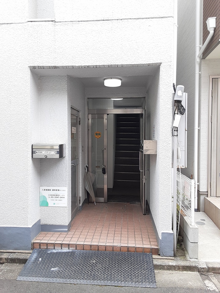 20/26 エントランス