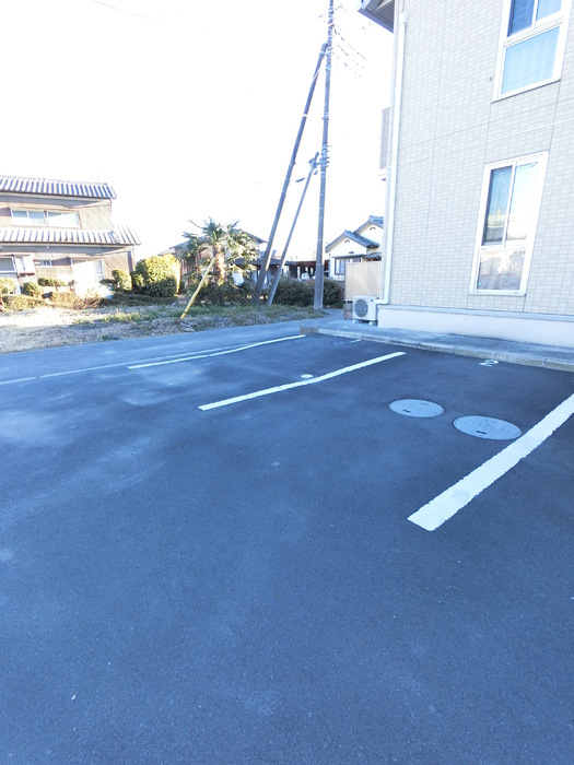 18/28 駐車場