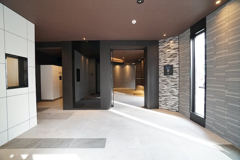 16/21 エントランス