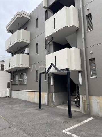 23/30 エントランス