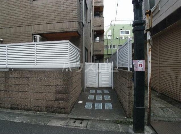 17/18 エントランス