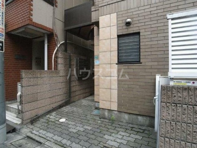 16/18 エントランス