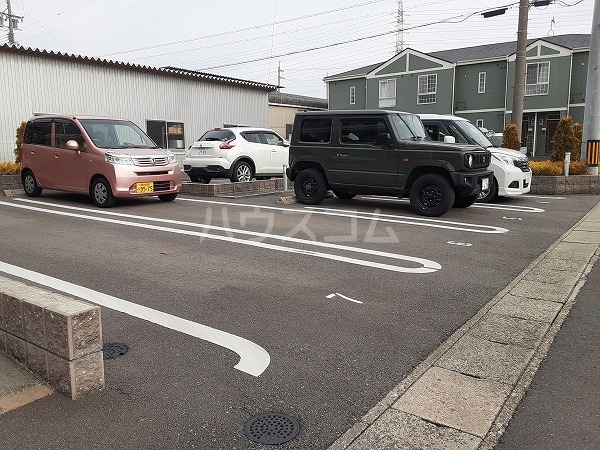 28/30 駐車場