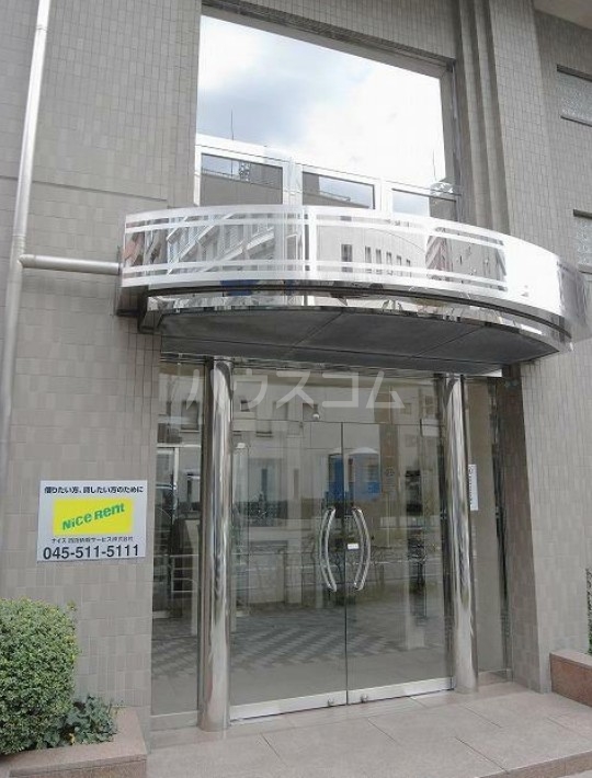 22/22 エントランス