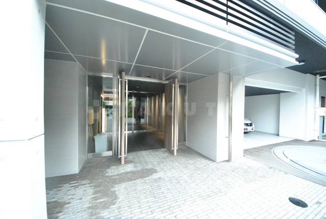 24/30 エントランス