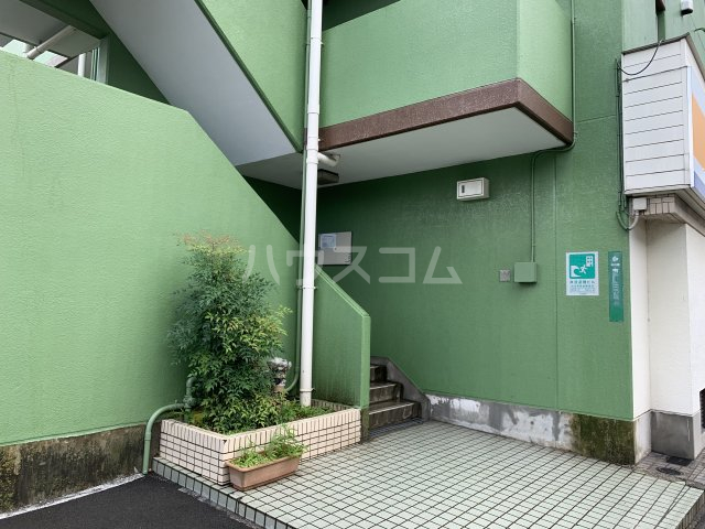 21/30 エントランス