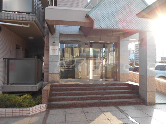 27/30 エントランス