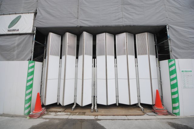 23/30 エントランス