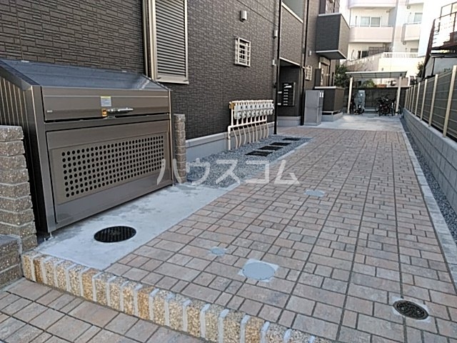 22/26 エントランス