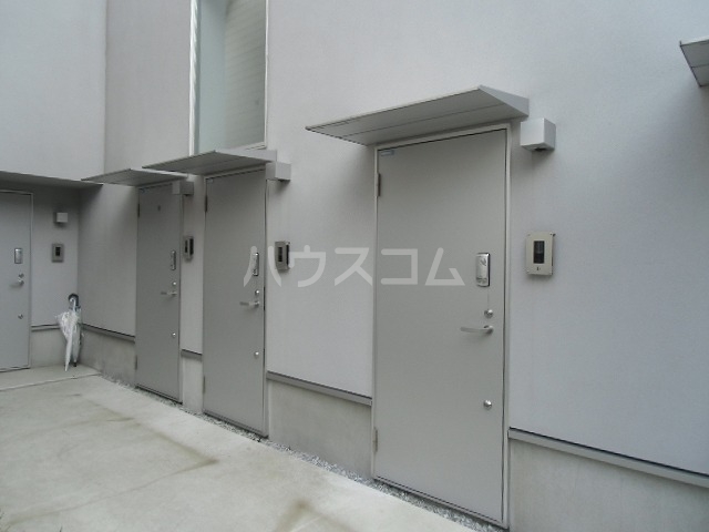 23/30 エントランス