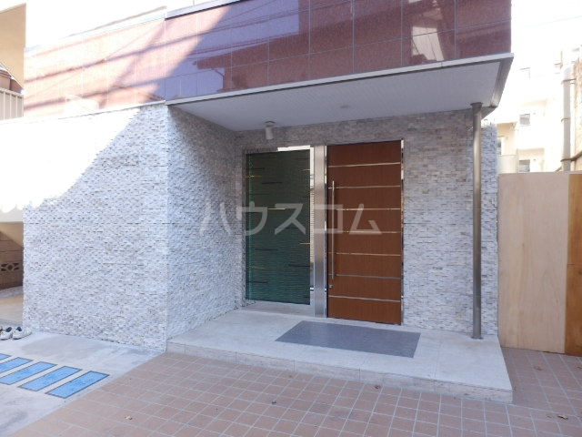 22/26 エントランス