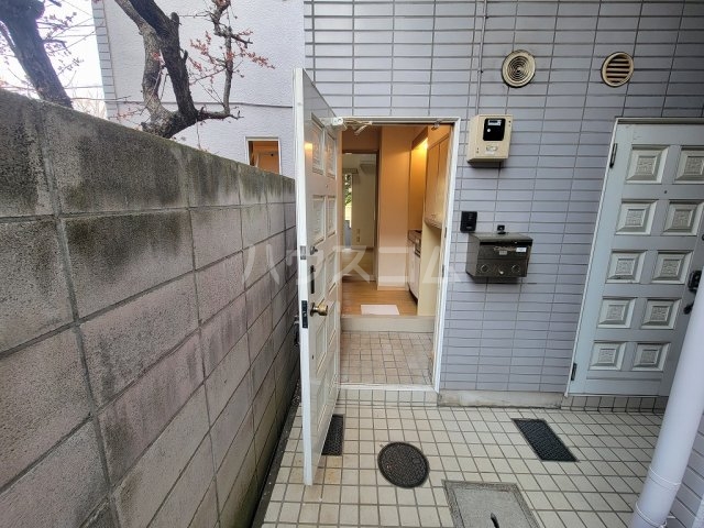 21/30 エントランス