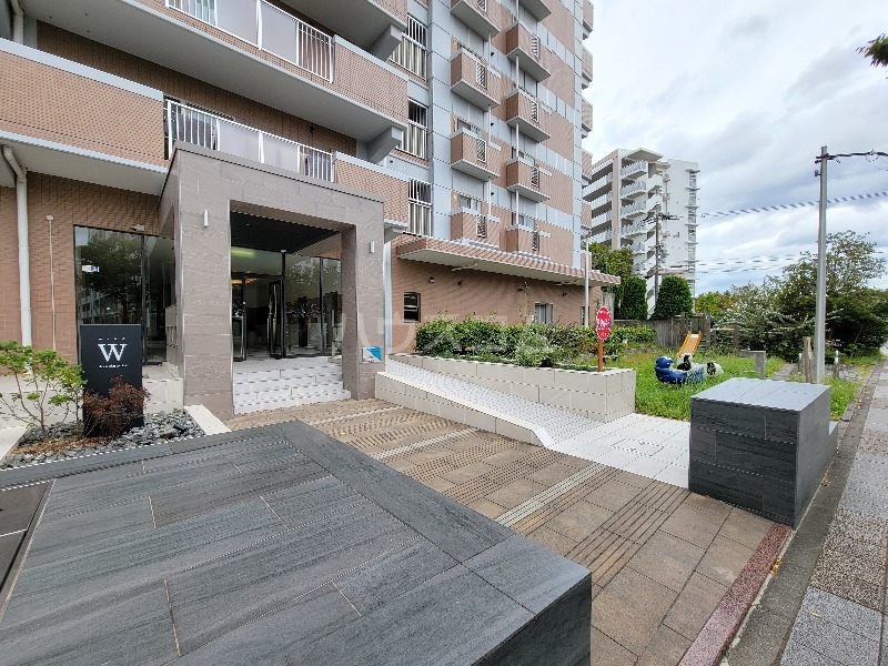 25/29 エントランス