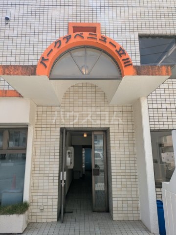 27/30 エントランス