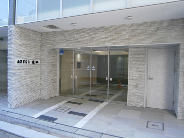 19/30 エントランス