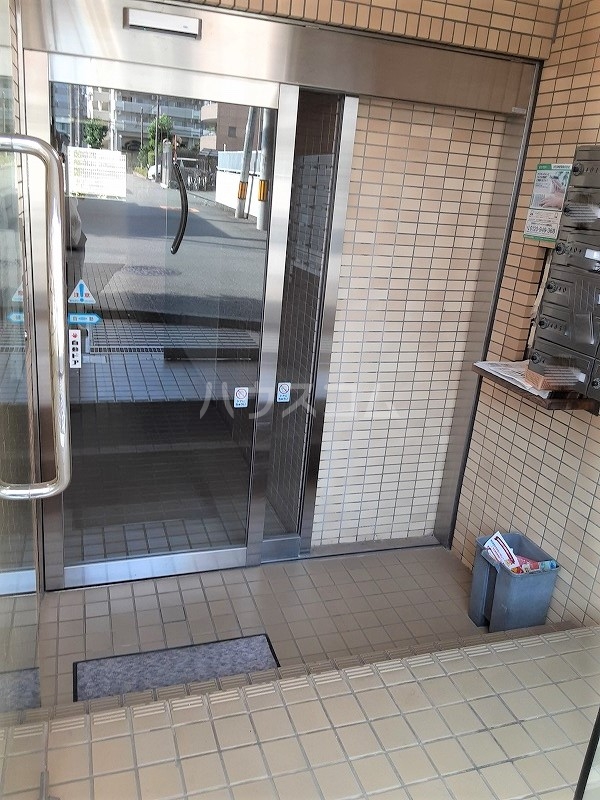 18/25 エントランス
