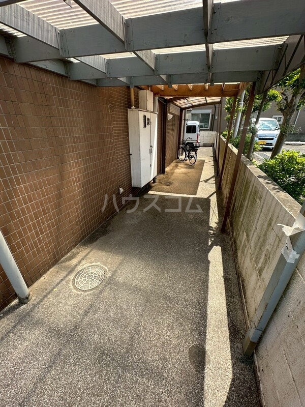 13/22 エントランス