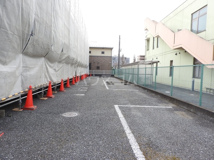 18/28 駐車場