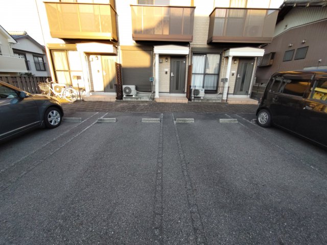 23/30 駐車場