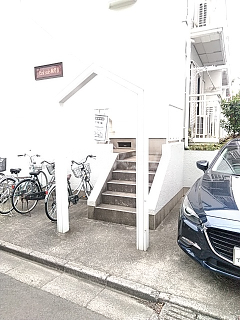 28/30 エントランス