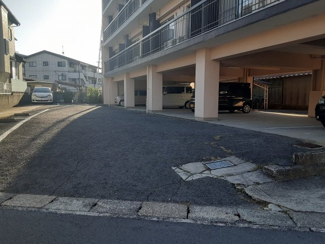 22/30 駐車場