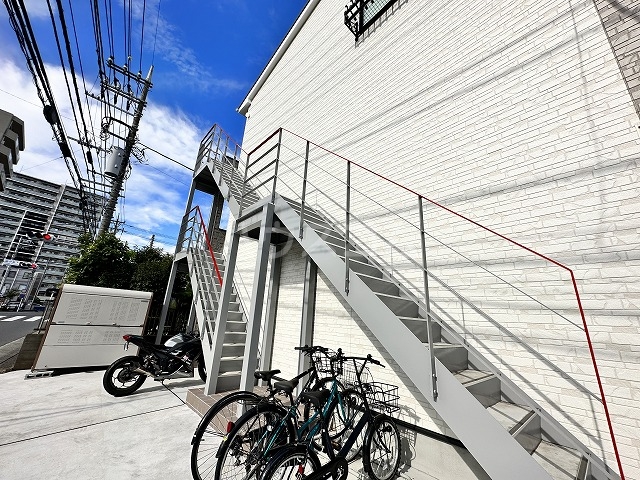 28/30 エントランス