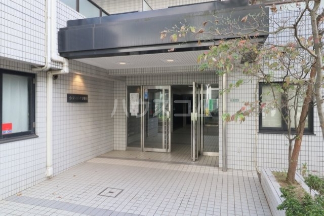 23/30 エントランス