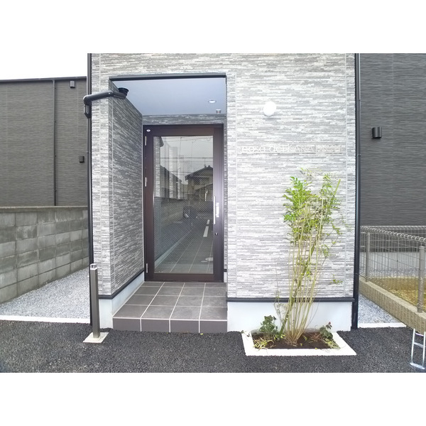 16/27 エントランス