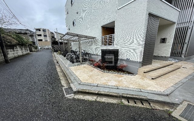 25/30 エントランス