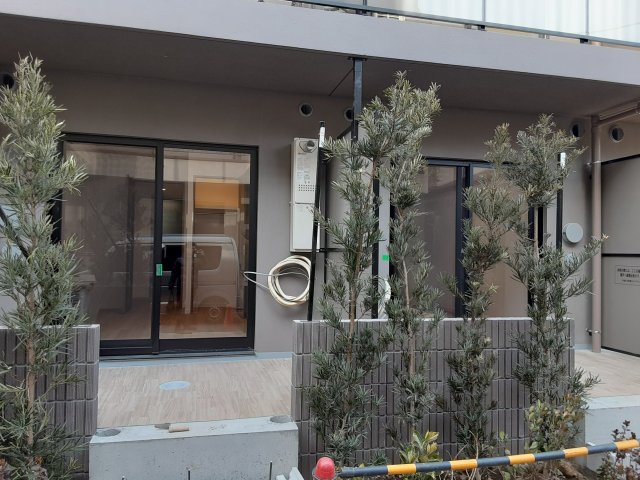 24/30 エントランス