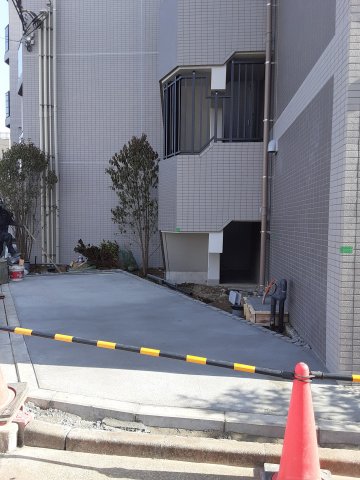 27/30 駐車場