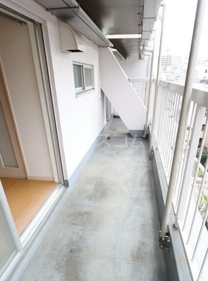 13/18 バルコニー