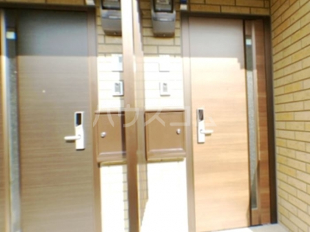 16/27 エントランス