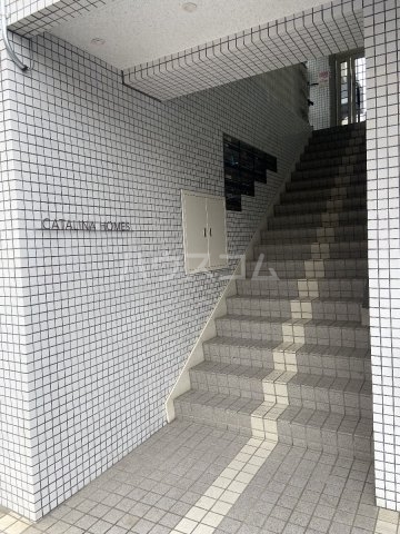 21/30 エントランス
