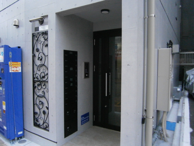 24/30 エントランス