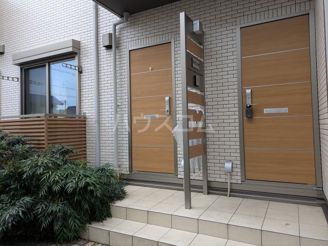 23/30 エントランス