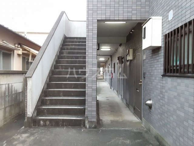 23/29 エントランス