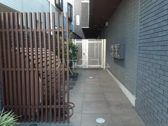 28/30 エントランス