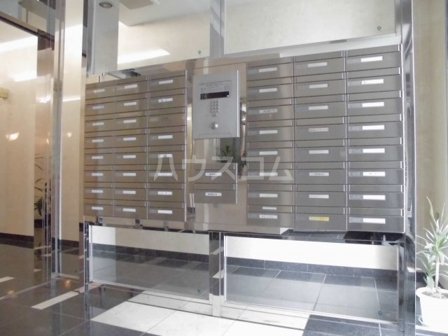 27/30 エントランス