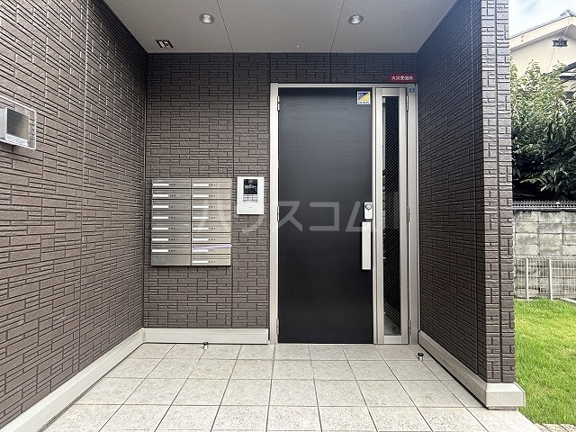 24/30 エントランス