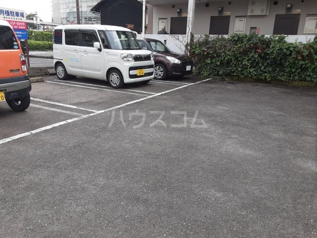 22/30 駐車場