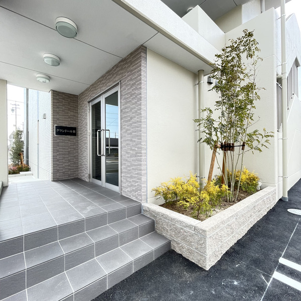 14/23 エントランス