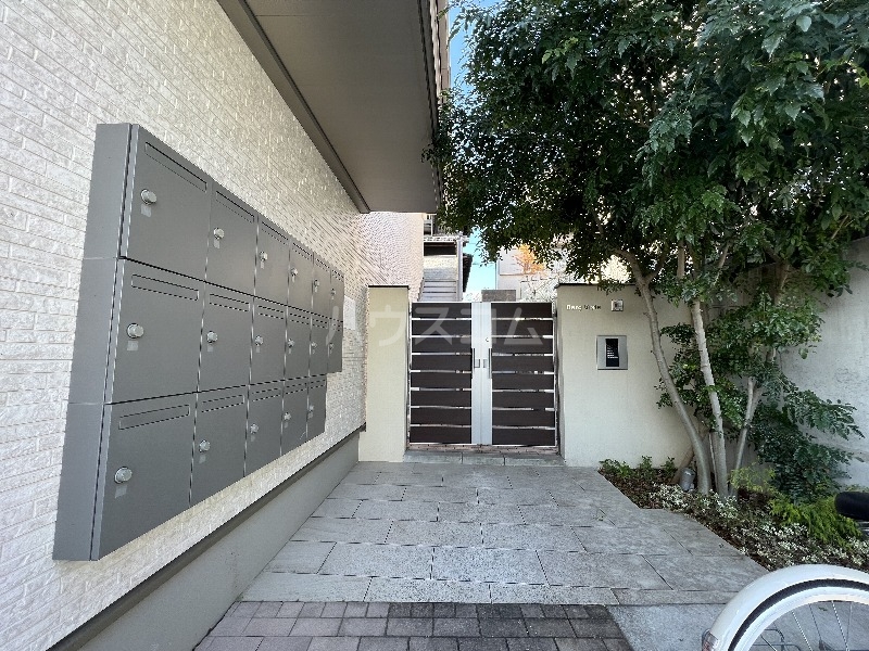 24/30 エントランス